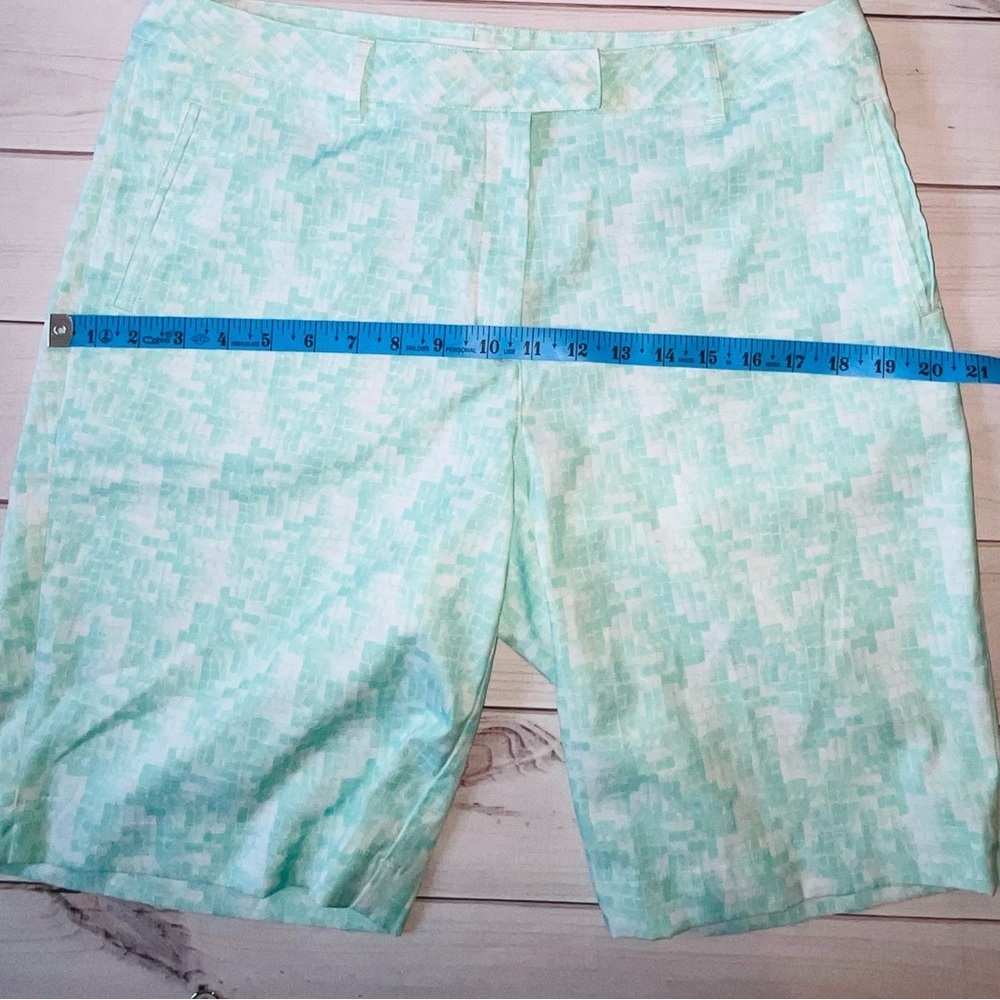 Lady Hagen Golf Shorts Size 10 Aqua Mint Geometric Print Stretchy Flat Front - Picture 4 of 7